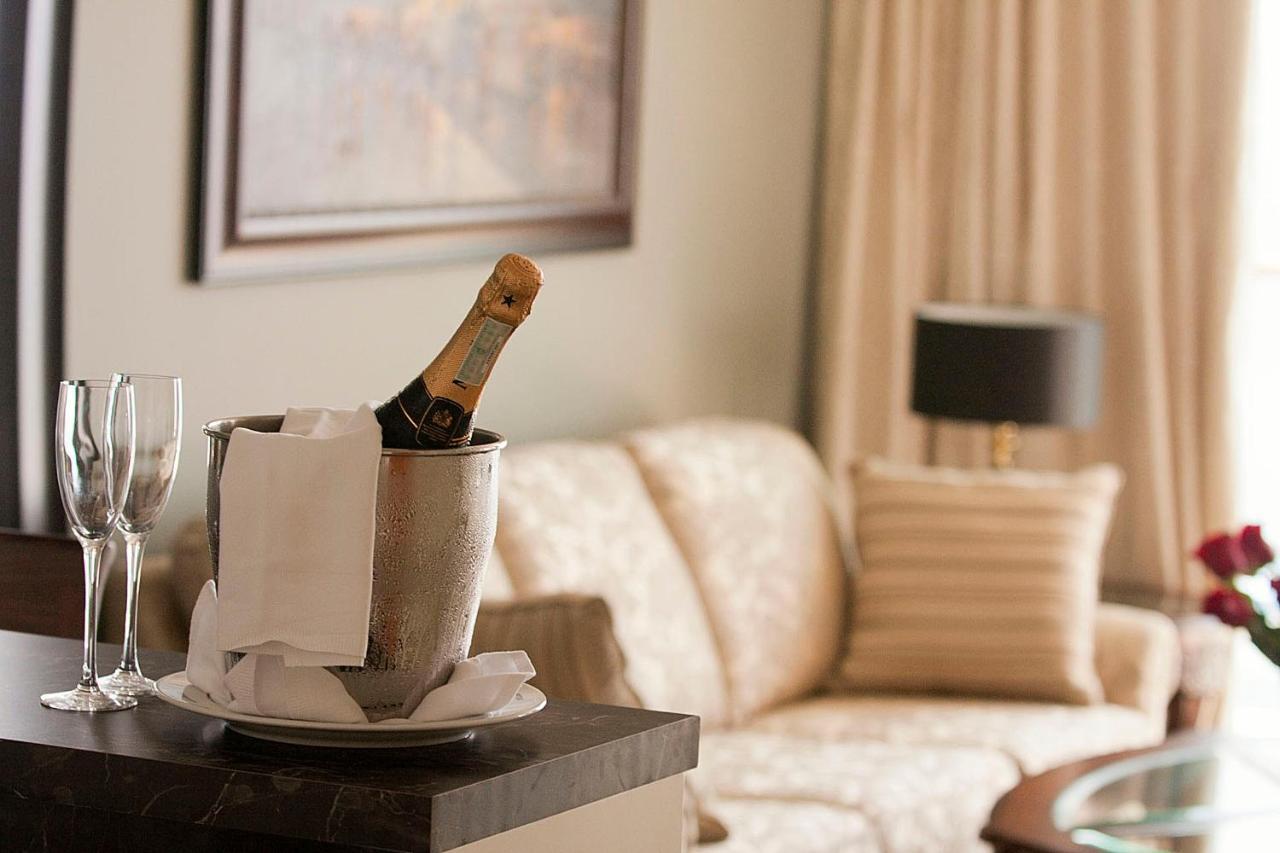 Royal Princess Hotel Dubrovnik Bilik gambar A bottle of champagne in a champagne bucket