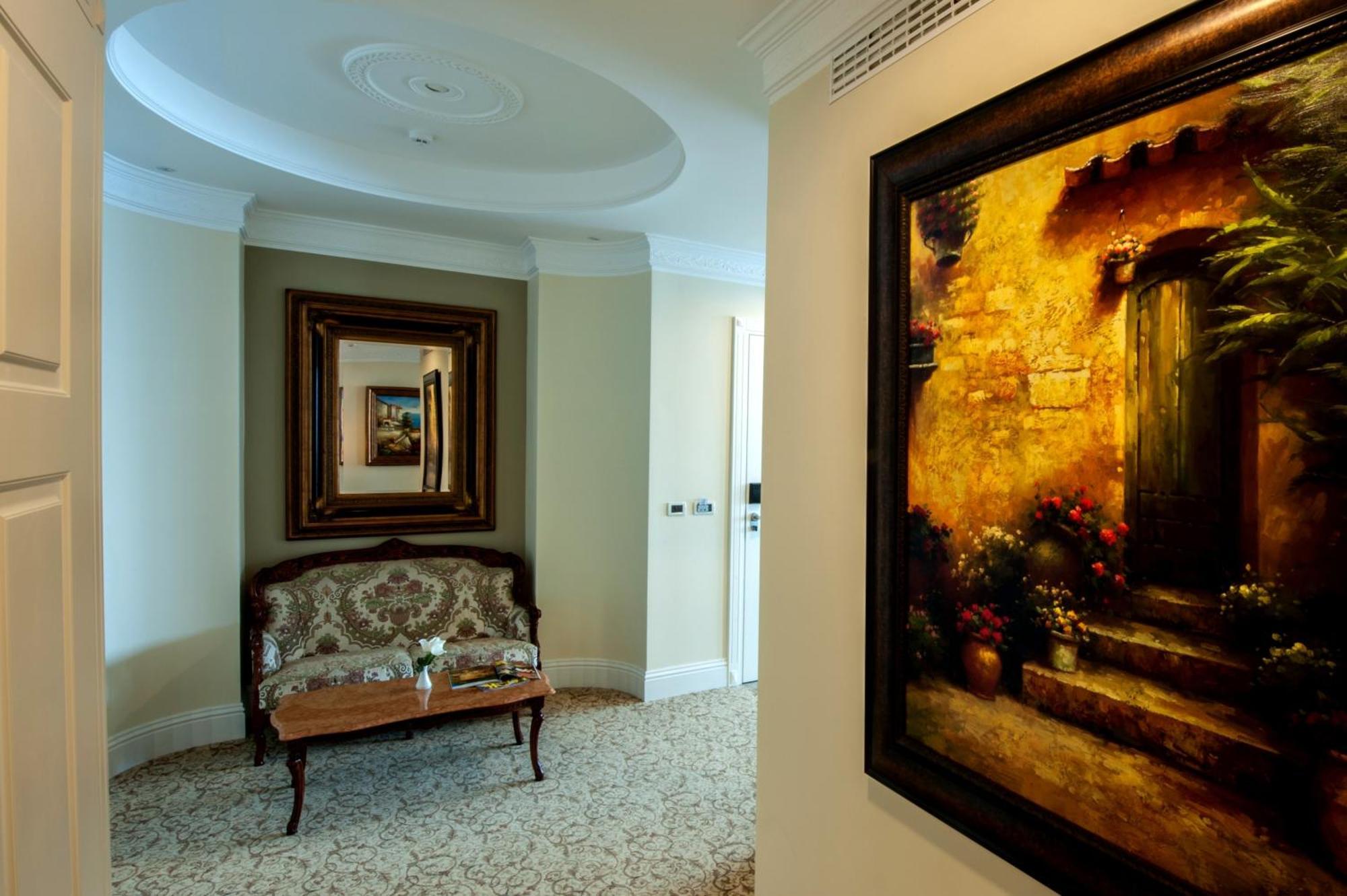 Royal Princess Hotel Dubrovnik Luaran gambar A suite at the hotel