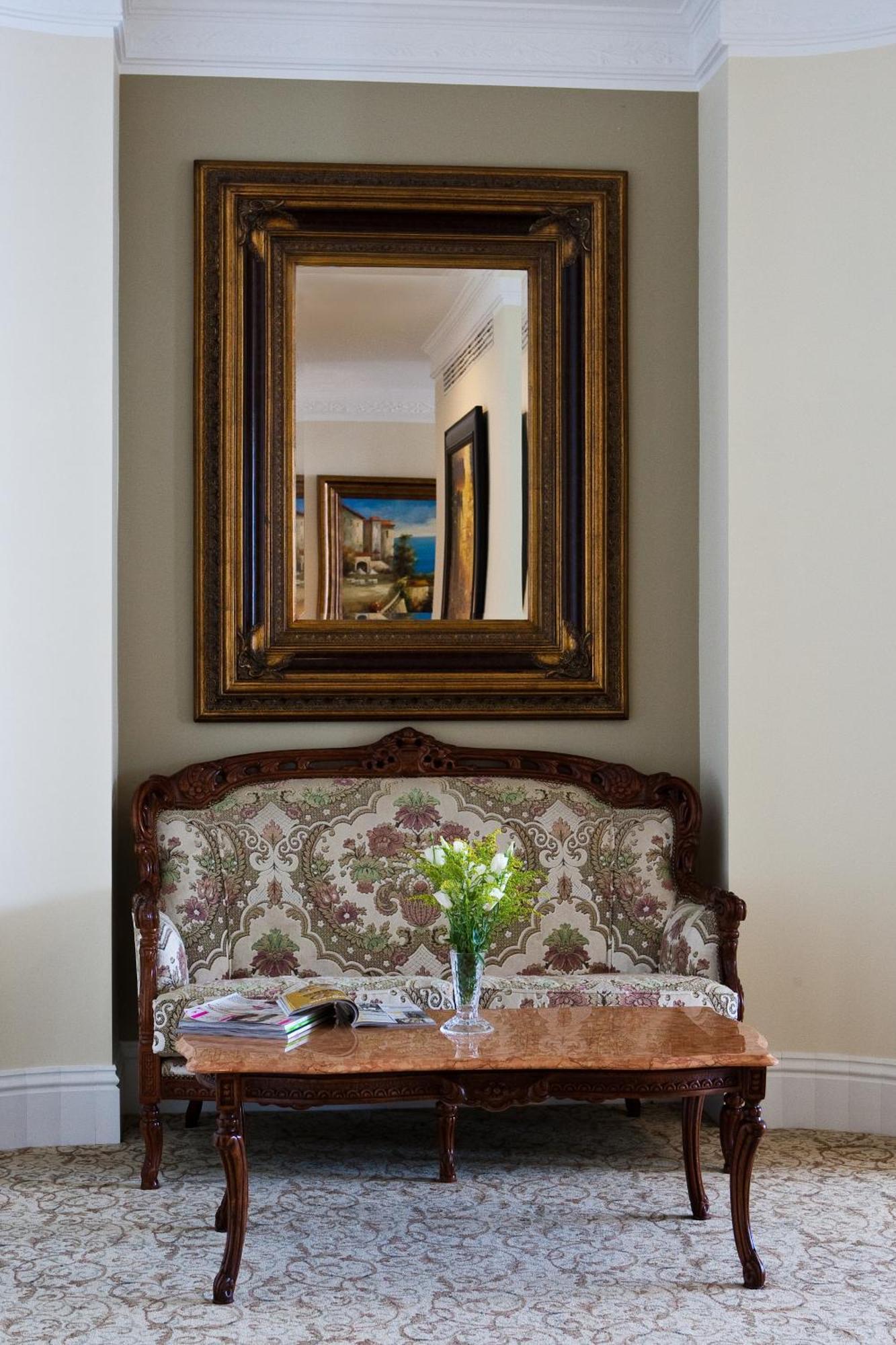 Royal Princess Hotel Dubrovnik Luaran gambar A mirror in a frame