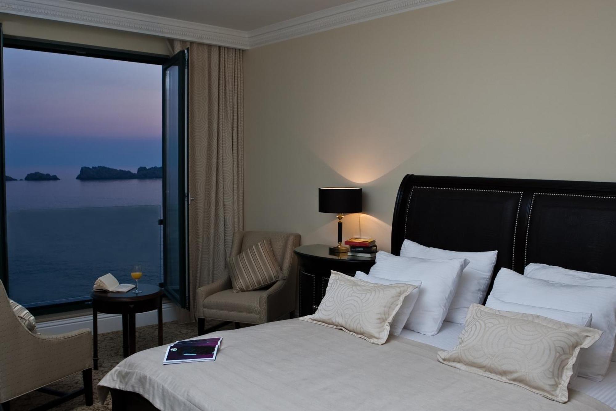 Royal Princess Hotel Dubrovnik Luaran gambar A room at the hotel